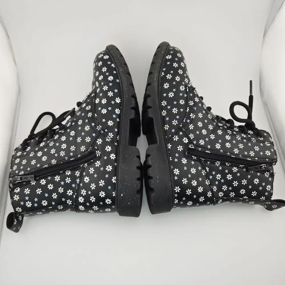 Levis charming pair